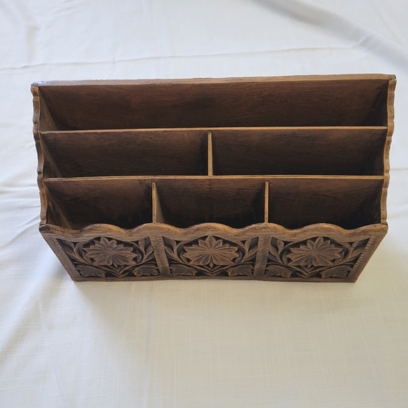 Vintage Faux Wood Dest Organizer. Beautiful Carved Design 1960's-70's - Picture 9 of 10
